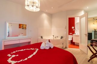 Superior suite with spa bath